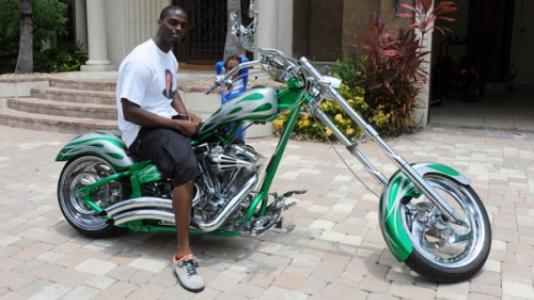 48931 Plaxico Burress Takes His Chopper Out for a Spin  