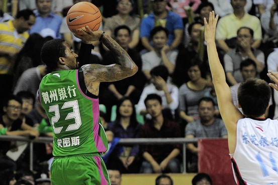 PJ-BD826_SP_HOF_G_20111121175520 J.R. Smith Gets Injured During The Chinese Basketball Association Season Opener (Video)  