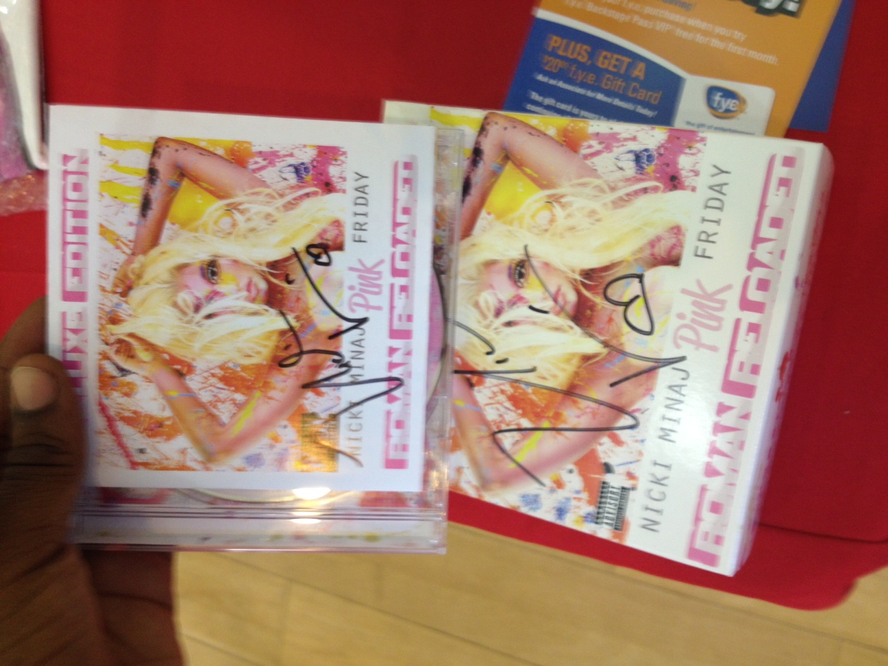 photo2 Nicki Minaj F.Y.E. Philly In-Store Album Signing (4/4/12) PHOTOS + Autographed CD Contest (Details Inside)  