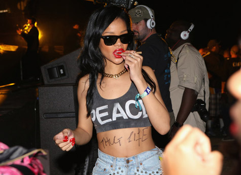 rihanna-coachella-day-3-5 Rihanna About That "Thug Life" Rolling Up At Coachella 2012  