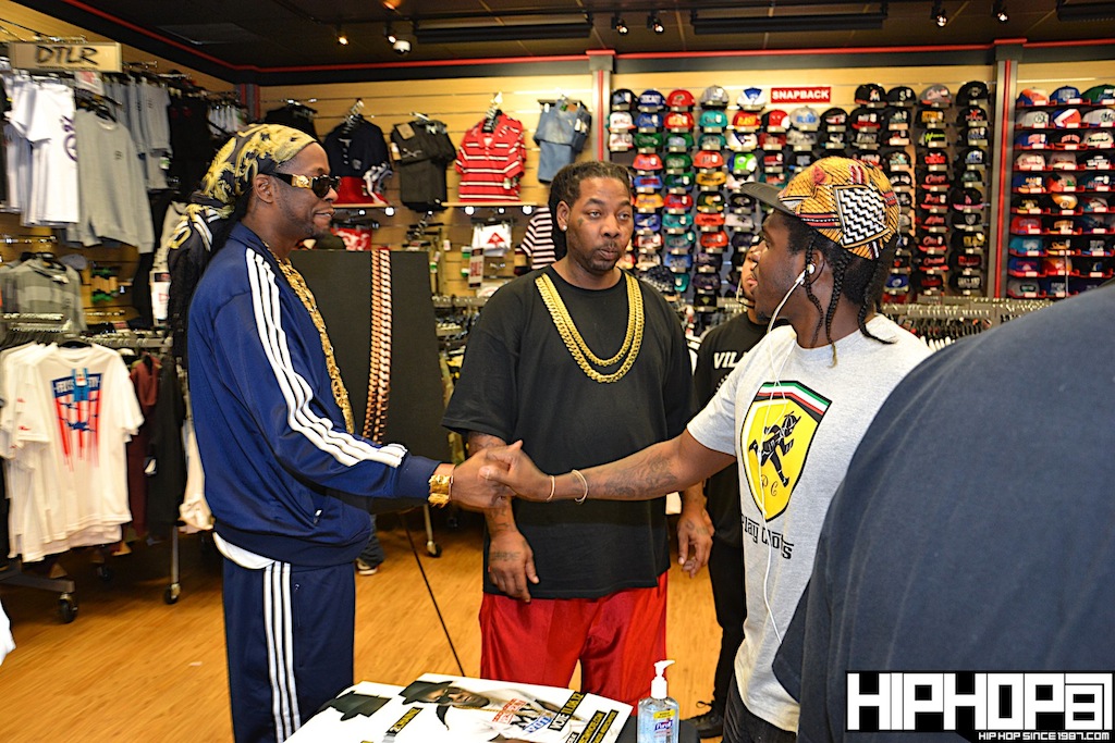 2-Chainz-x-DTLR-Baltimore-8-10-2012-HHS1987-16 2 Chainz - Based on a TRU Story DTLR Baltimore In-Store Signing (Photos)  
