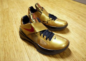 cover Nike Zoom KD IV Gold Medal + United We Rise  