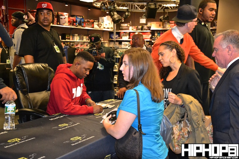 Kendrick-Lamar-Best-Buy-NYC-In-Store-10-23-12-29 Kendrick Lamar Best Buy NYC In-Store 10/23/12 (Photos)  