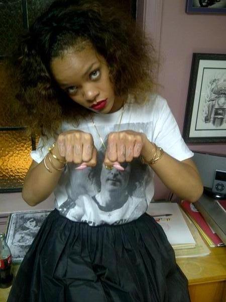 rihanna-pac-tat Rihanna Get’s “Thug Life” Tatted On Her Knuckles  